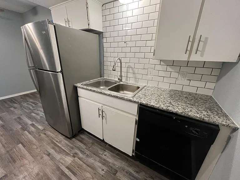 Hampton Gardens Apartment — Photo 15