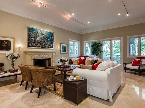 Gated Ponce/Davis Community