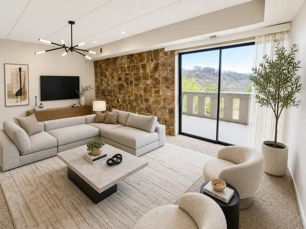 Wellington Square Apartments
