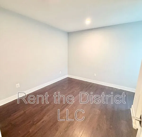1605 F St NE #1 — Photo 9