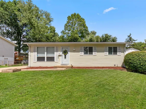 1569 Ville Maura Ln, Hazelwood, MO 63042