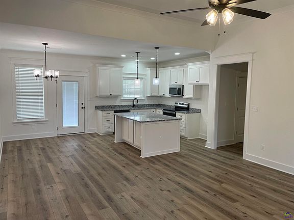 4th image of 116 Pecan St