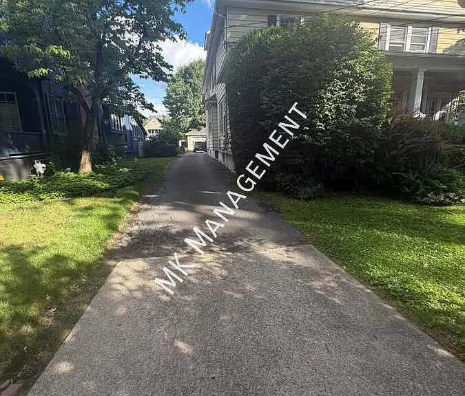 571 Charles Ave — Photo 32