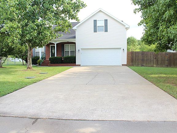 Front of home with driveway 