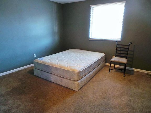 4th image of 2315 Woodbrook Cir N APT C