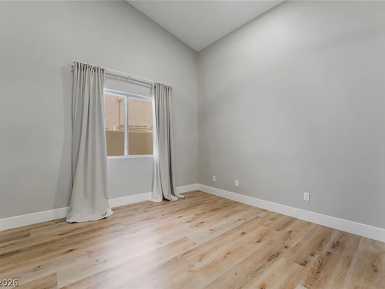 9171 W Viking Rd — Photo 29