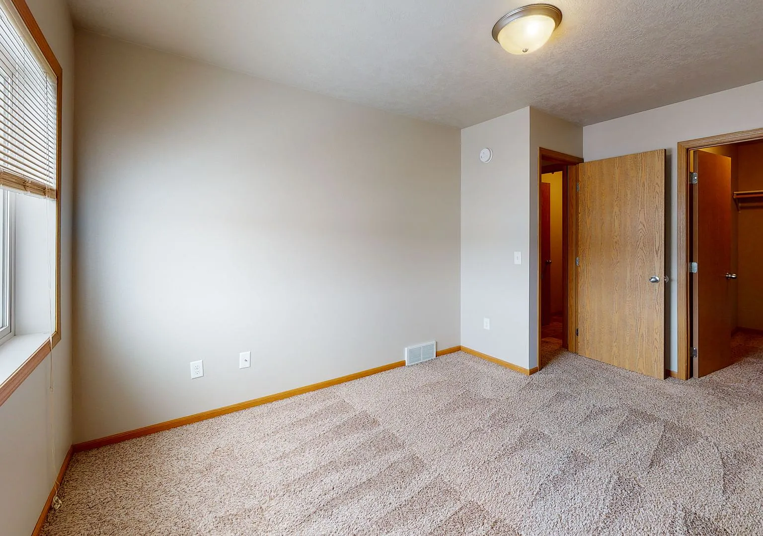 2102-2136 Landmark Circle — Photo 3