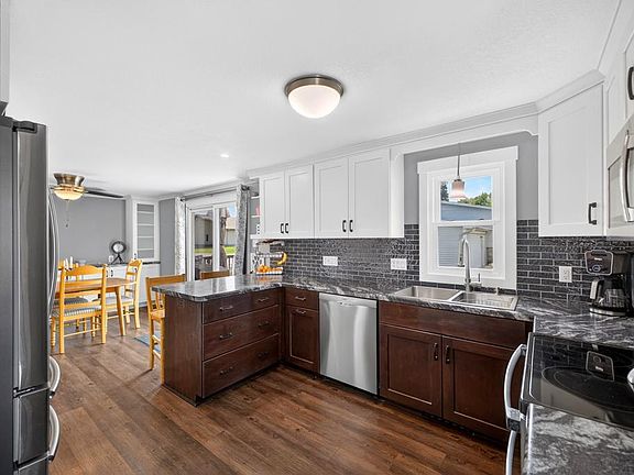 5th image of 102 5th St SW