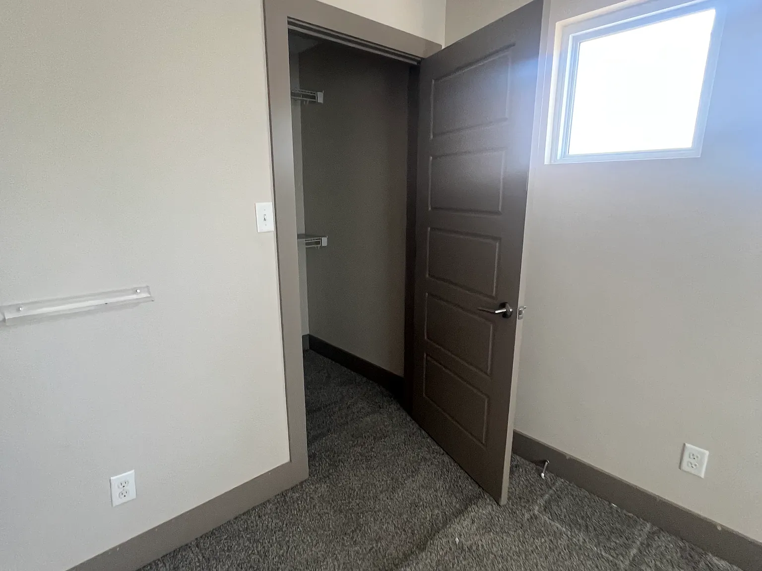 3 bed, 1964 sqft, $2,200 — Photo 3