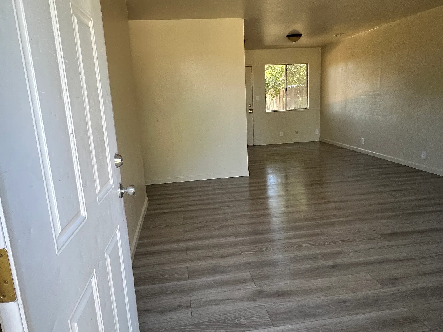 3 bed, 938 sqft, $1,600 — Photo 1