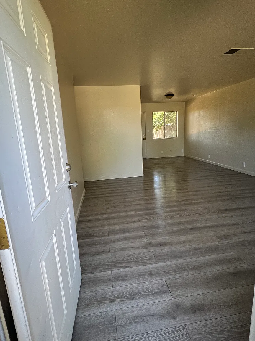 2418 N Edwards Ave #3 photo 1