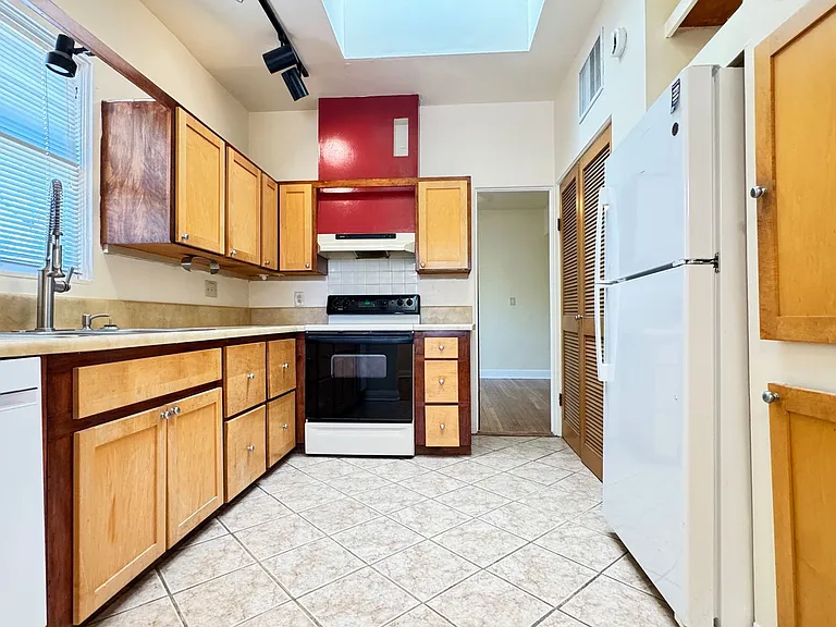 2816 E Hawthorne St — Photo 8