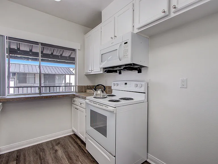 The Californian Apartments- HB — Photo 45