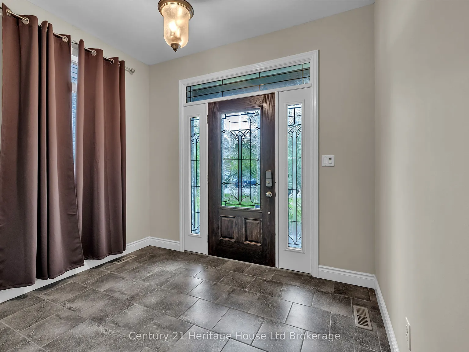 4 bed, $3,100 — Photo 4