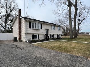 26 Smith St, Warwick, RI 02886