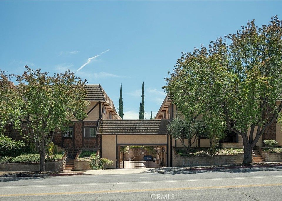 1st image of 24420 Victory Blvd