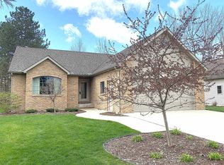 803 Whispering Pines Ln, Bay City, MI 48708