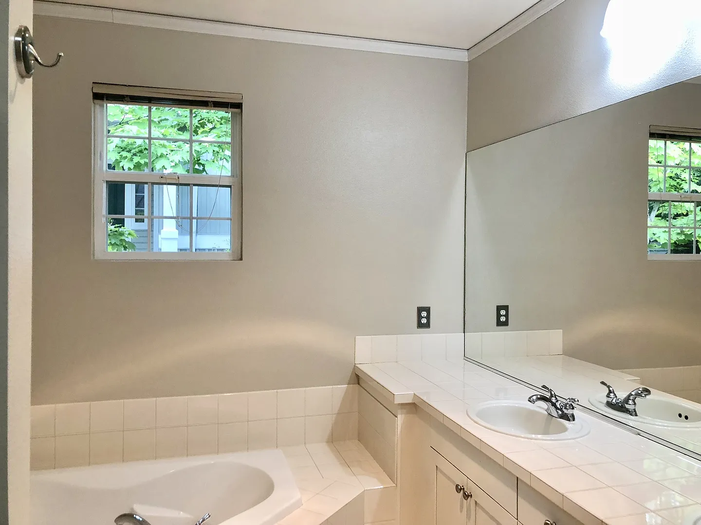 Sammamish Townhouse — Photo 4