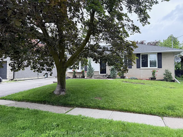 18 Mackenzie Dr #BASEMENT — Photo 2