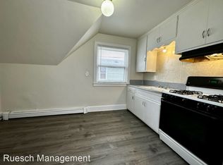 1017 E Walnut St, Green Bay, WI 54301