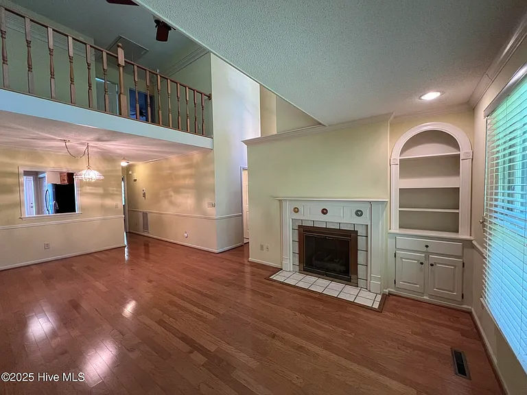225 E New York Ave — Photo 8