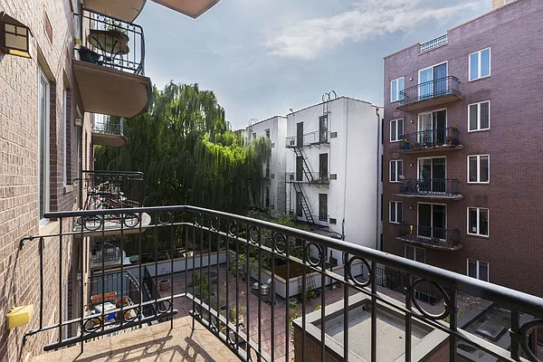 Sold by Compass | media 4