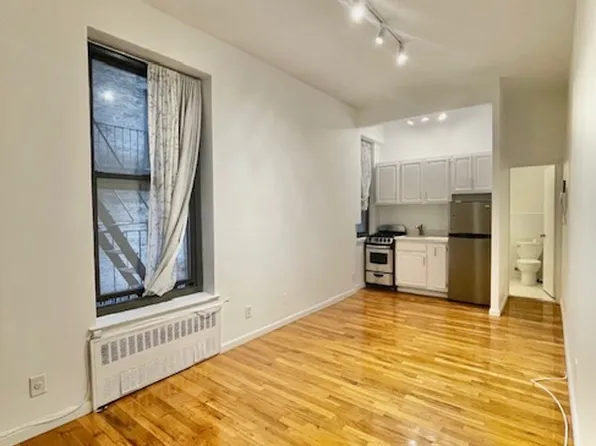 410 West End Avenue image 1 of 2