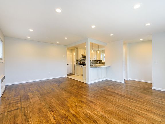 4th image of 3297 Murdock Ave