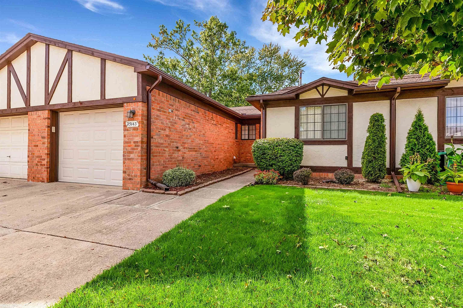 25143 Joanne Smith Dr photo 1
