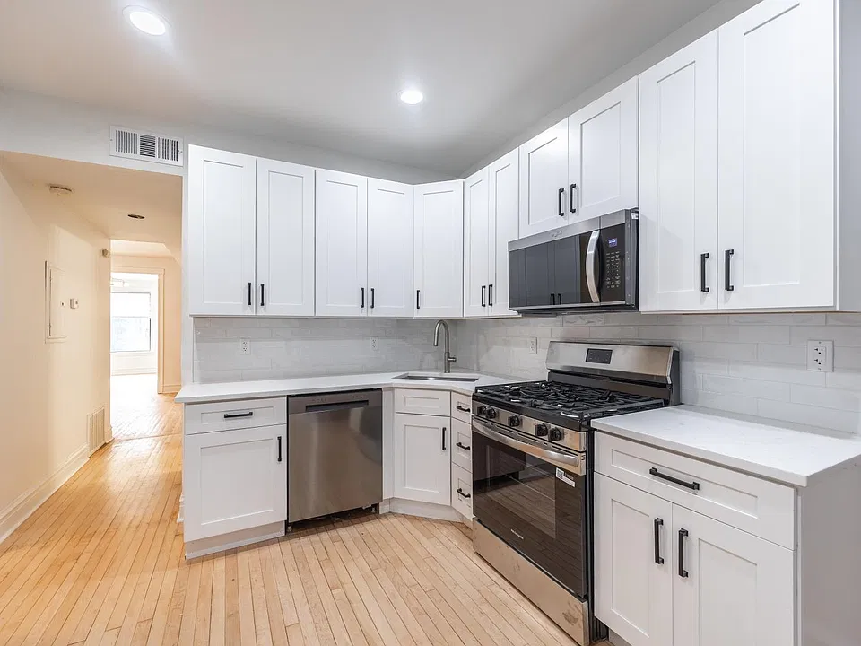 2848 W Diversey Ave #2E