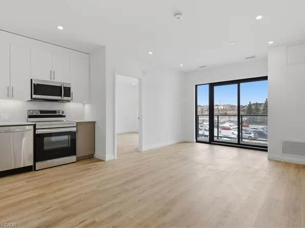 525 New Dundee Rd #204, Kitchener, ON N2P 2N8