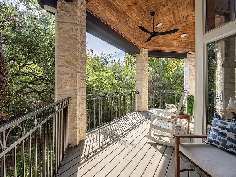 Outdoor Resident Lounge