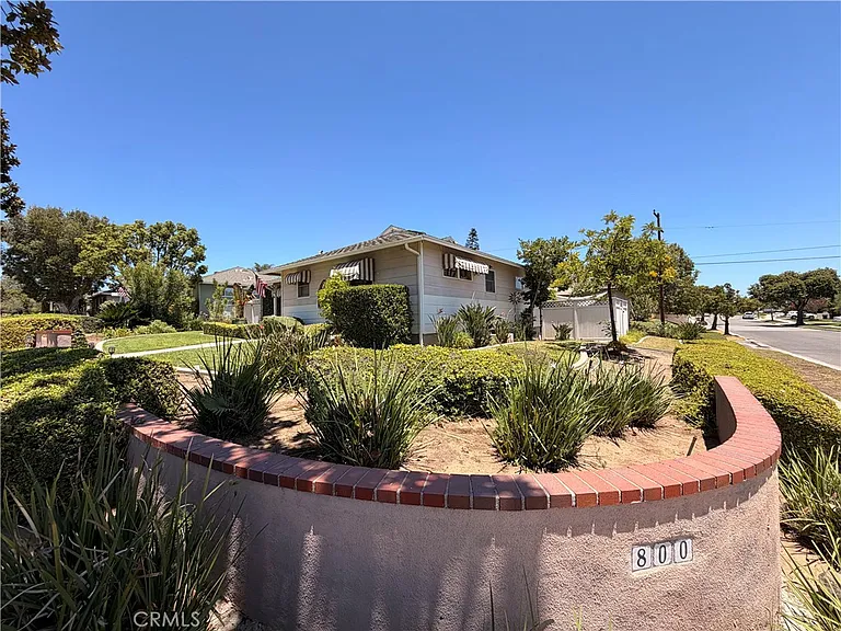 800 N Richman Ave — Photo 1