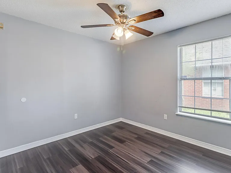 14160 Maple Ct #1 — Photo 16