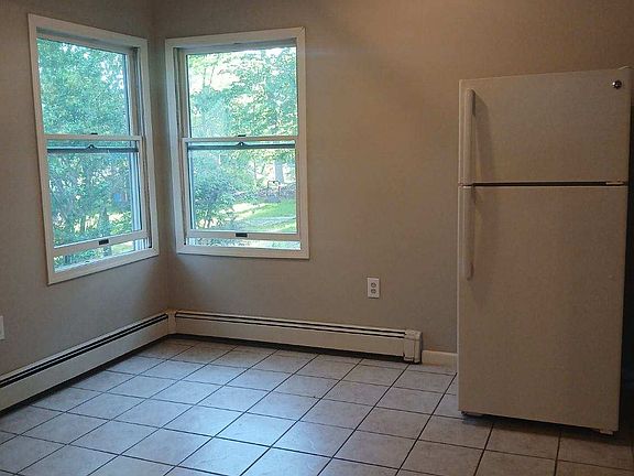 2nd image of 208 Oakmoor Ave #D1