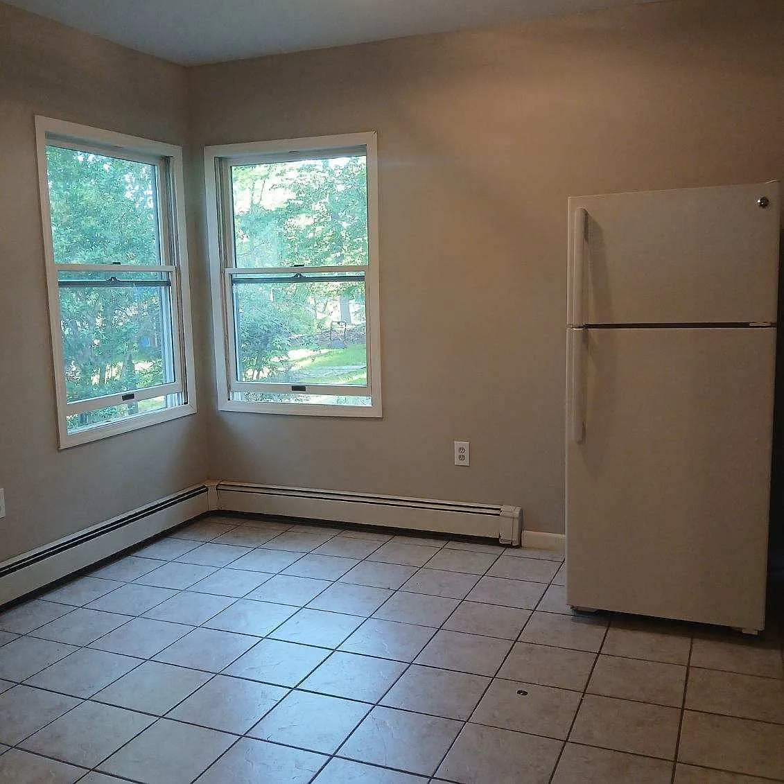 Building Photo - 208 Oakmoor Ave #D1