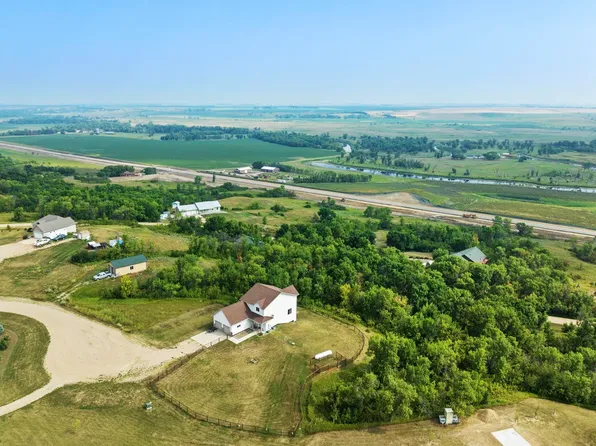 11150 Ashland Ct, Minot, ND 58701