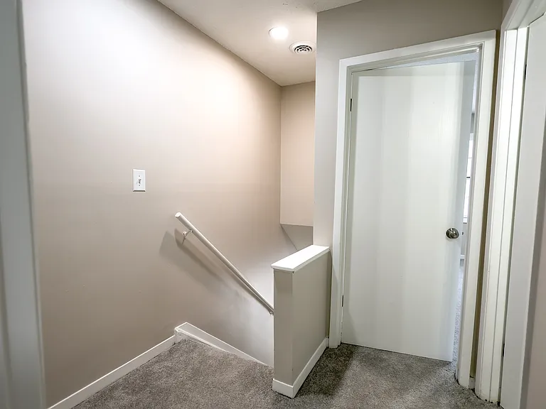 230 Adams St — Photo 13