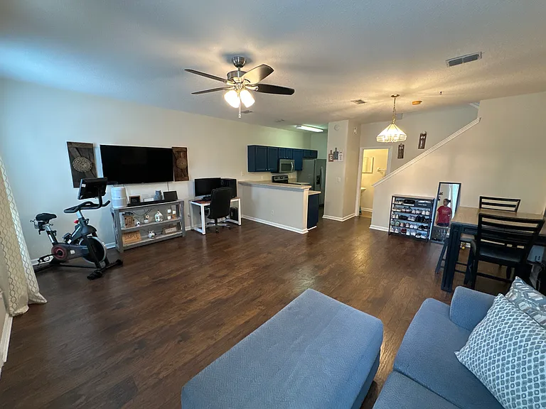 539 Hopewell Dr — Photo 3