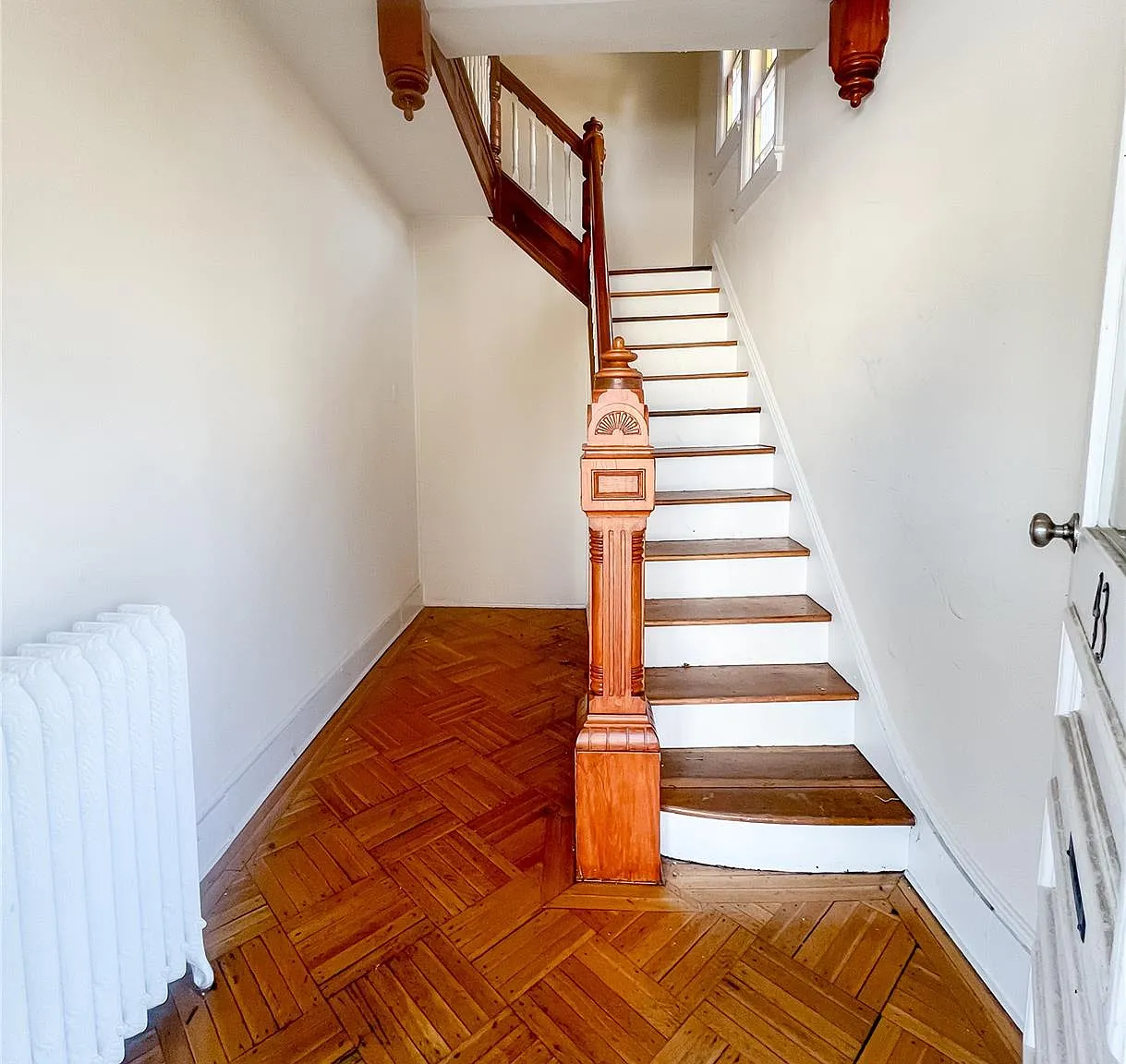 2 bed, 1.0 bath, 1022 sqft, $3,700 — Photo 3