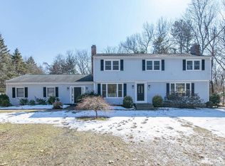 19 Quinnehtuk Rd, Longmeadow, MA 01106