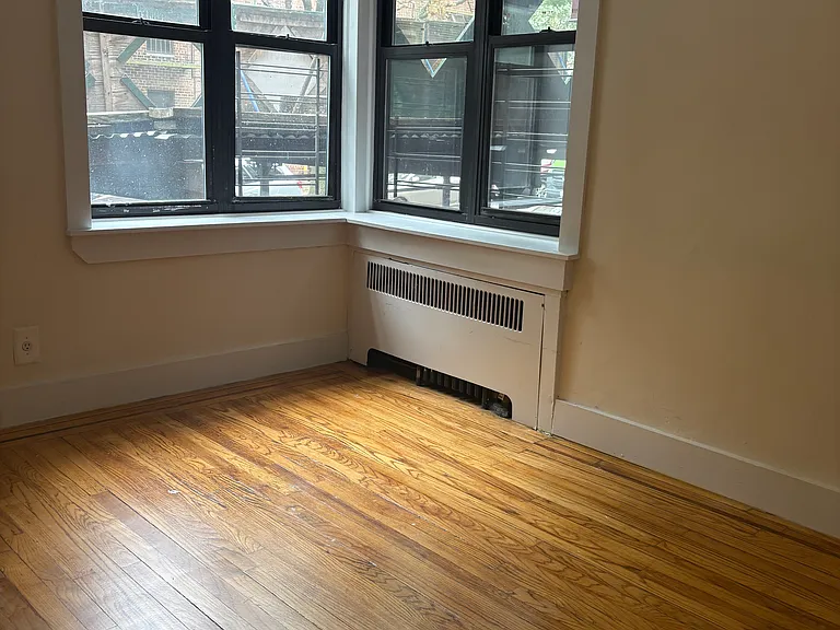 475 W 186th St #1F — Photo 9