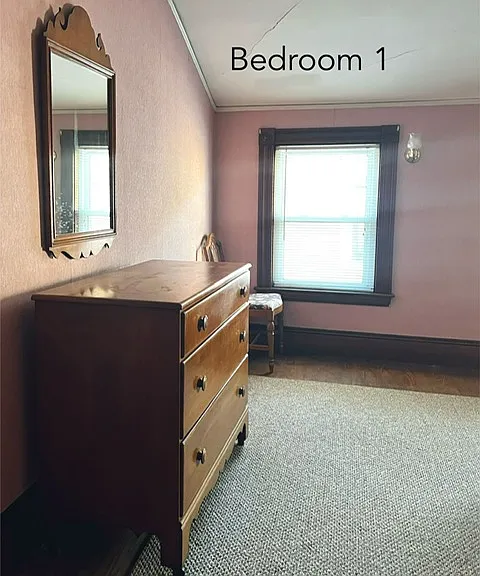 middle bedroom