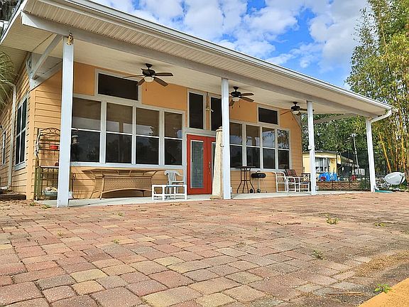 Spacious Back Porch