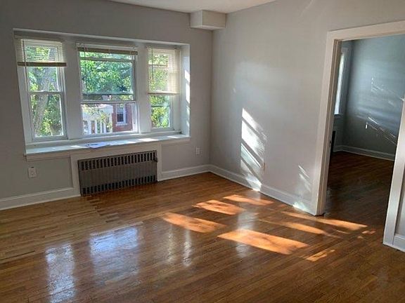 2nd image of 25 Lynwood Pl APT 9
