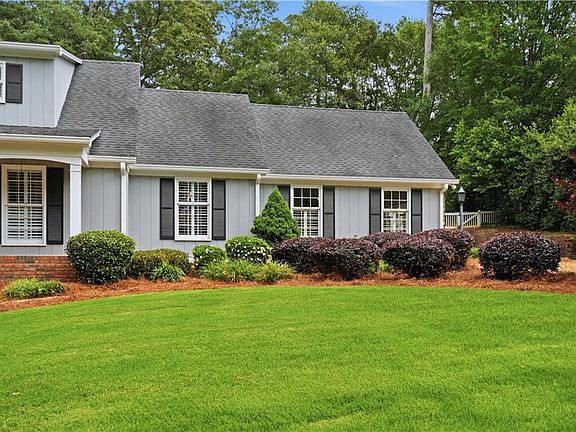 5th image of 2 Walnut Dr