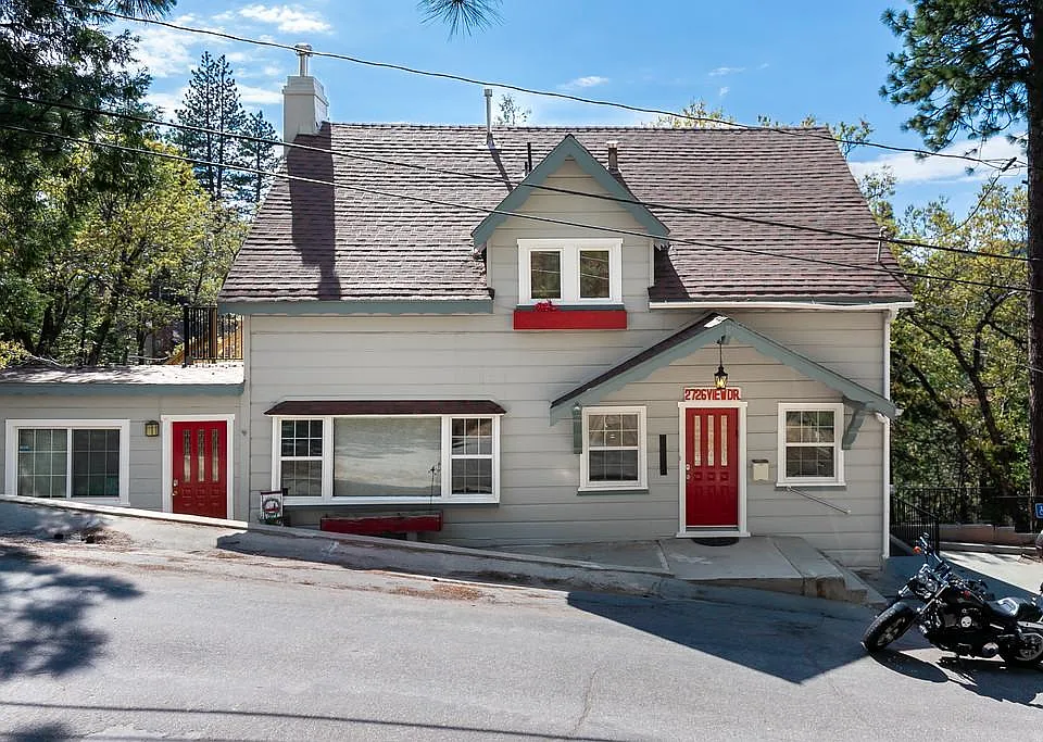 2726 View Dr #MAIN HOUSE