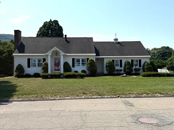 6 Gross Ln, Easthampton, MA 01027
