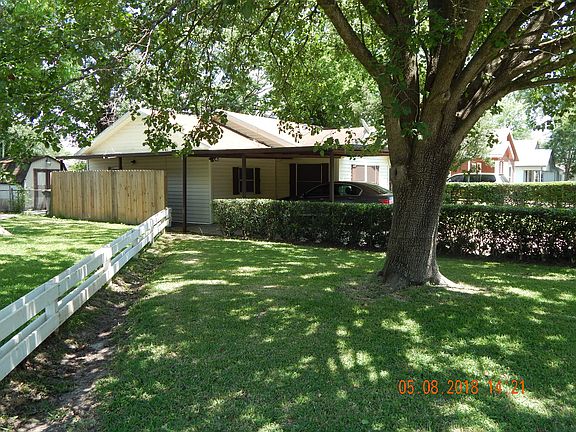 Side of front yard