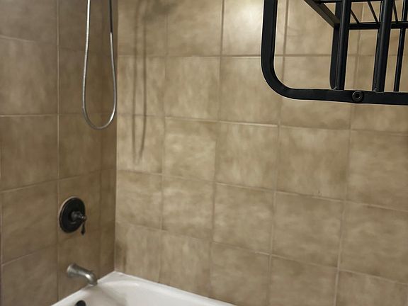 4th image of 1107 Mercury Dr Unit 2C